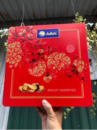 Bánh quy Julie's Assorted Biscuits 360g HT vuông lớn Hộp thiếc hình hoa gói quà Tết 2025 siêu đẹp