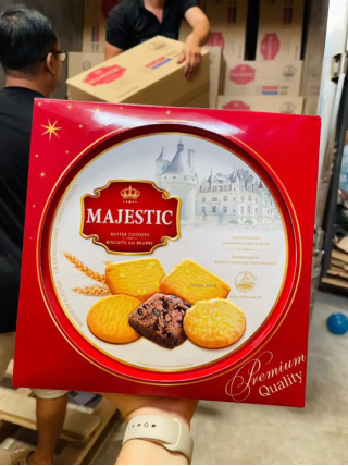 Date xa 9/ 2025 Bánh hộp thiếc Majestic 382g kèm túi xách giấy