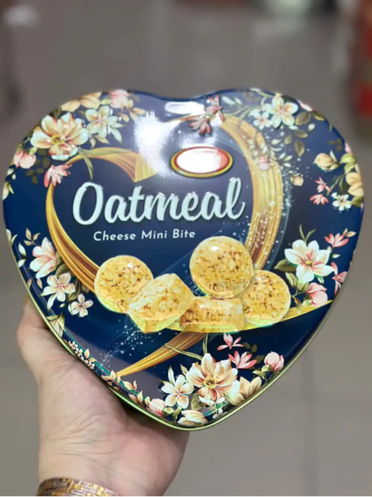 DATE 02/ 2026 Hộp Bánh yến mạch Oatmeal phô mai sữa trái tim 200g